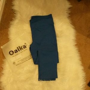 Oalka Royal Blue Capri Leggings